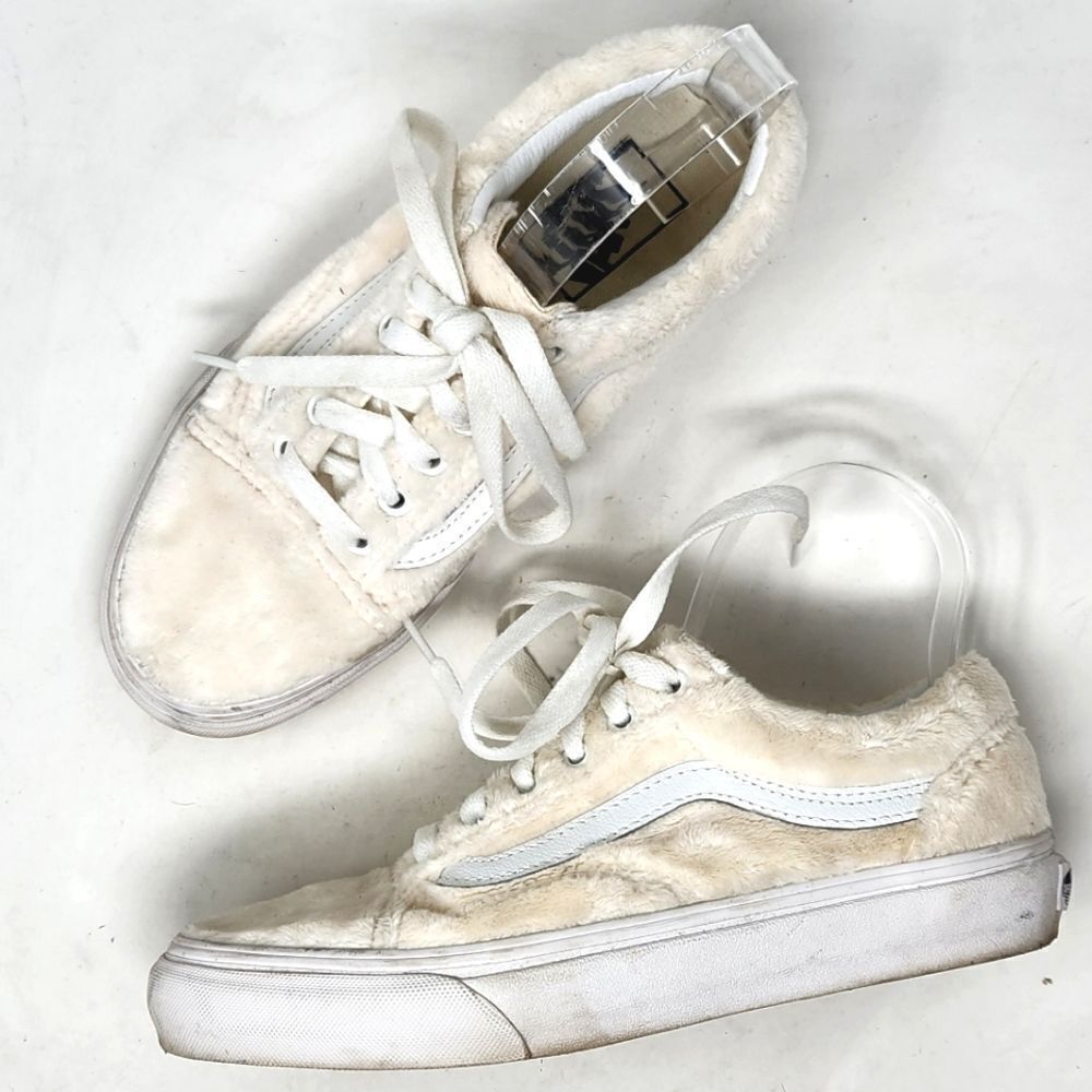 VANS Low Top Off the Wall Sherpaâ Velour SneakersâSize 6 Mens | 7.5 Womens